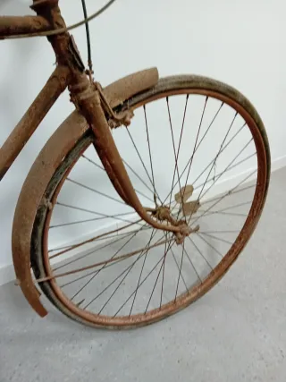 Bicicleta antigua para restaurar