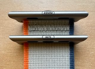 Apple Watch ULTRA 49mm Orange/Beige Trail Loop S/M