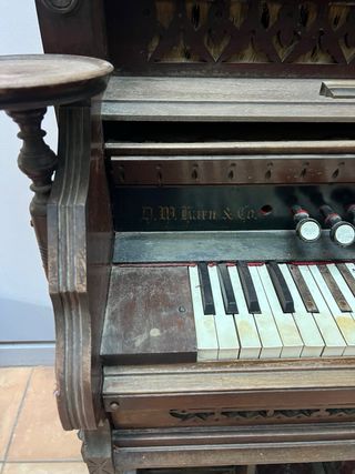 Órgano antiguo de madera 1880