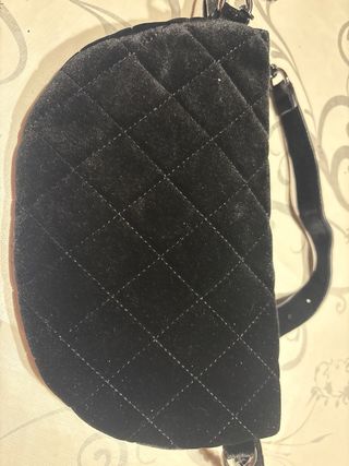 Borsello nero in velluto trapuntato
