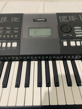 Teclado Yamaha PSR E423