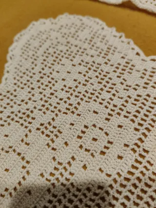 2 centrini uncinetto bianchi