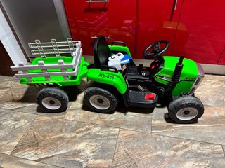 Tractor a batería con remolque