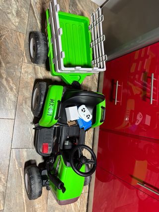 Tractor a batería con remolque