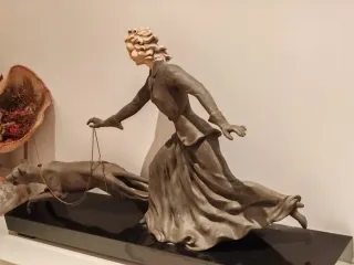 Figura Art Decó con base mármol