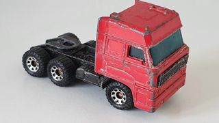 Lotto 3 modellini Matchbox + 1 senza marca