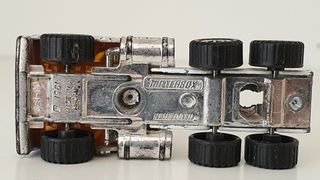 Lotto 3 modellini Matchbox + 1 senza marca