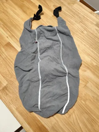 Funda para mochila de porteo gris