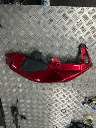 Tapa Carenado deposito Trasero Yamaha Tracer izq