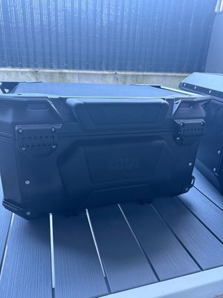 Baúl y Maletas Givi Trekker Outback EVO Negro