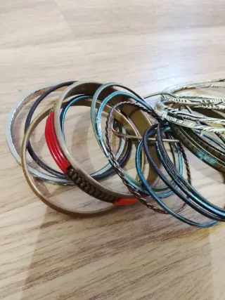 Lote de pulseras variadas