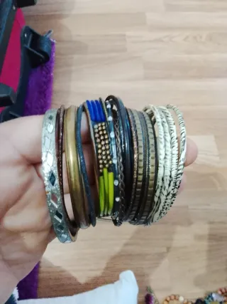 Lote de pulseras variadas