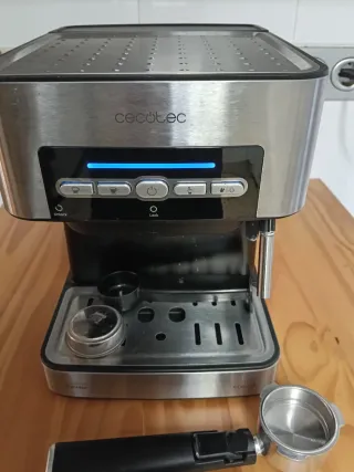 Cafetera Cecotec completa, enciende pero no bombea