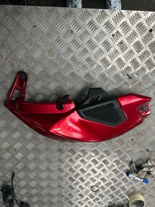 Tapa Carenado deposito Lateral Der. Yamaha