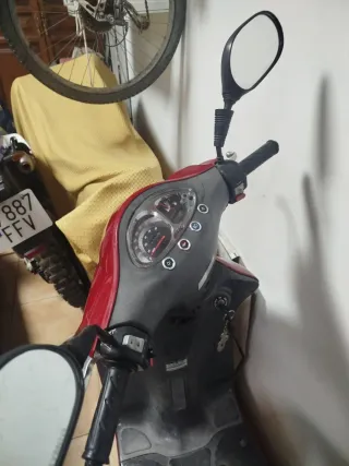 Moto Scooter Roja