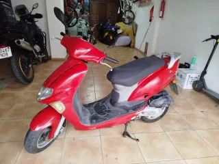Moto Scooter Roja