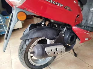 Moto Scooter Roja