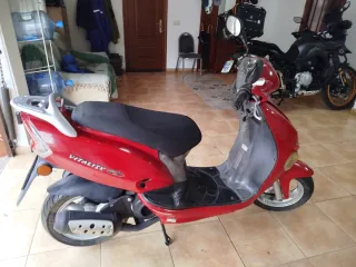 Moto Scooter Roja