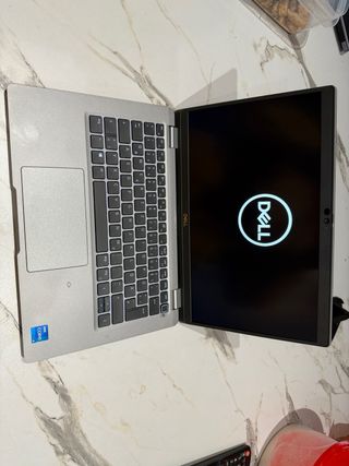 Portátil Dell Plata y Negro