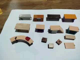 Lote Muebles Playmobil: Mesas y Escritorios