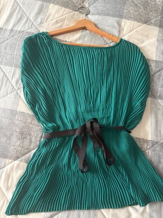Blusa gasa verde plisada talla única