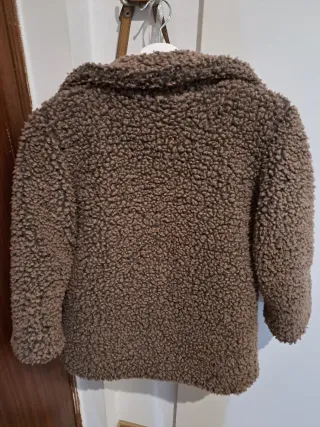Chaquetón borreguito niña marrón. Talla 6 años.