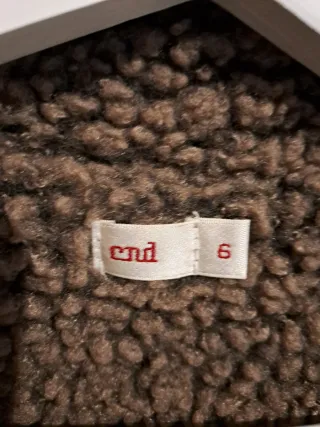 Chaquetón borreguito niña marrón. Talla 6 años.