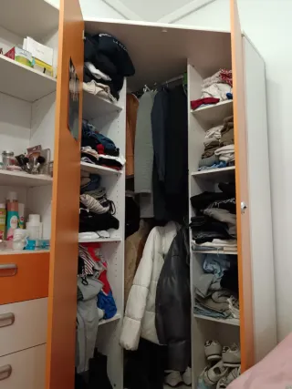 Armario y Estantería Naranja y Blanco