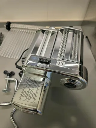 Máquina para pasta Pastadrive 100W +secapastas