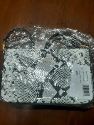 Bolso Guess Serpiente Cadena Dorada