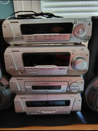 Cadena hifi technic-minicadena negra y plata.