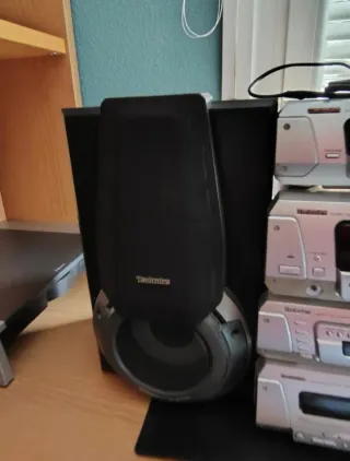 Cadena hifi technic-minicadena negra y plata.