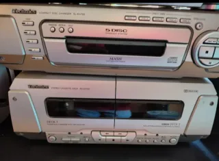 Cadena hifi technic-minicadena negra y plata.