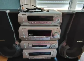 Cadena hifi technic-minicadena negra y plata.