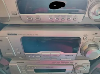 Cadena hifi technic-minicadena negra y plata.