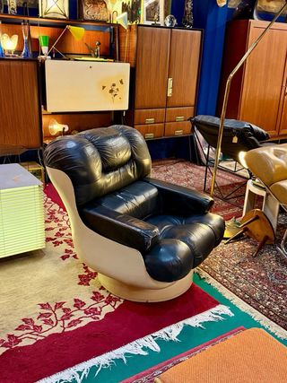 Sillón giratorio siguiendo estilo de Joe Colombo