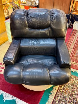 Sillón giratorio siguiendo estilo de Joe Colombo