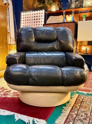 Sillón giratorio siguiendo estilo de Joe Colombo