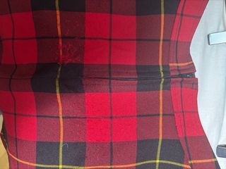 Falda de cuadros roja y negra