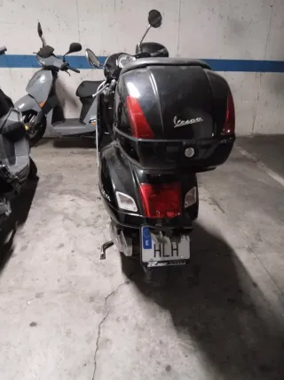 Vespa GTS 125 Negra Automática.