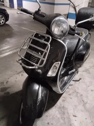 Vespa GTS 125 Negra Automática.