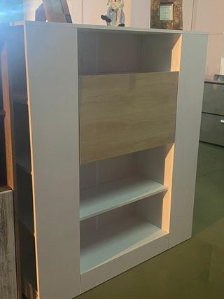 ESTANTERIA BLANCA Y MADERA ESPACIOSA MODERNA