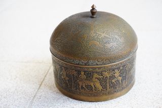 Caja decorativa latón con grabados arte islamico