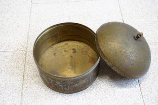 Caja decorativa latón con grabados arte islamico