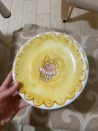 Piatto Thun collezione Cupcake giallo in ceramica