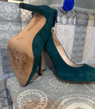 Zapatos tacón Laura Amat verde