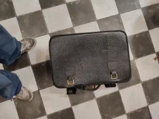 Set de dos maletas de viaje vintage cuero negro