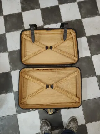 Set de dos maletas de viaje vintage cuero negro