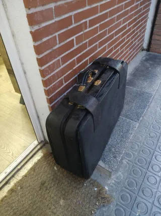 Set de dos maletas de viaje vintage cuero negro