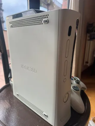 Xbox 360 Blanca + Mando + Juego Sims 3